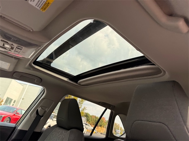 2021 Toyota RAV4 Hybrid XLE photo 6