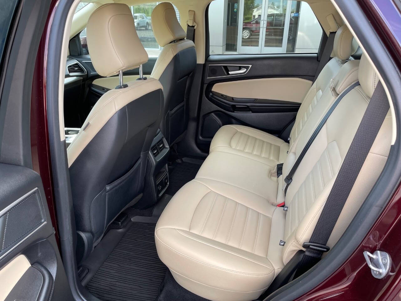 2022 Ford Edge SEL photo 10