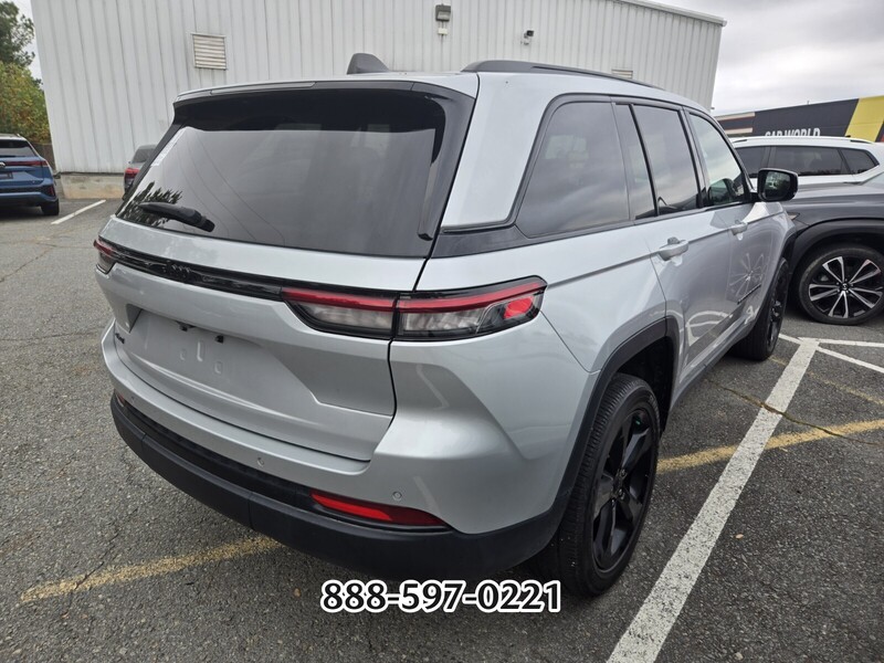 2023 Jeep Grand Cherokee Altitude X photo 3
