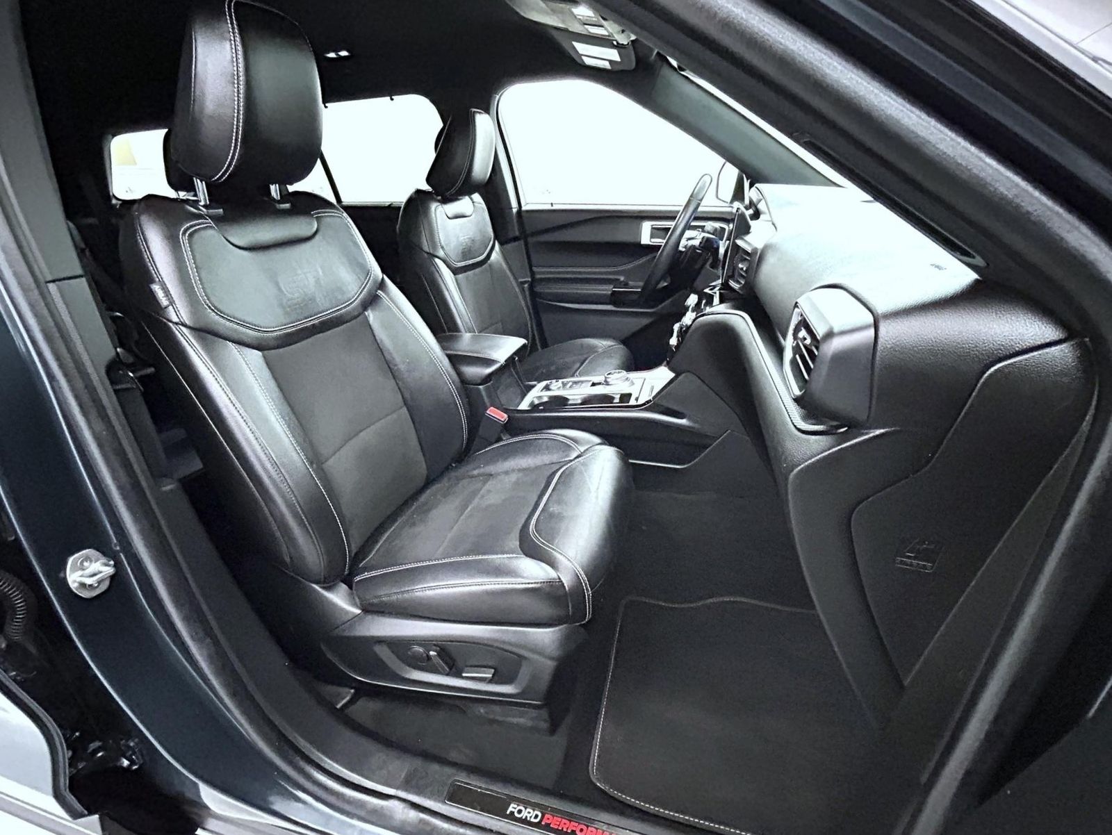 2022 Ford Explorer ST photo 15