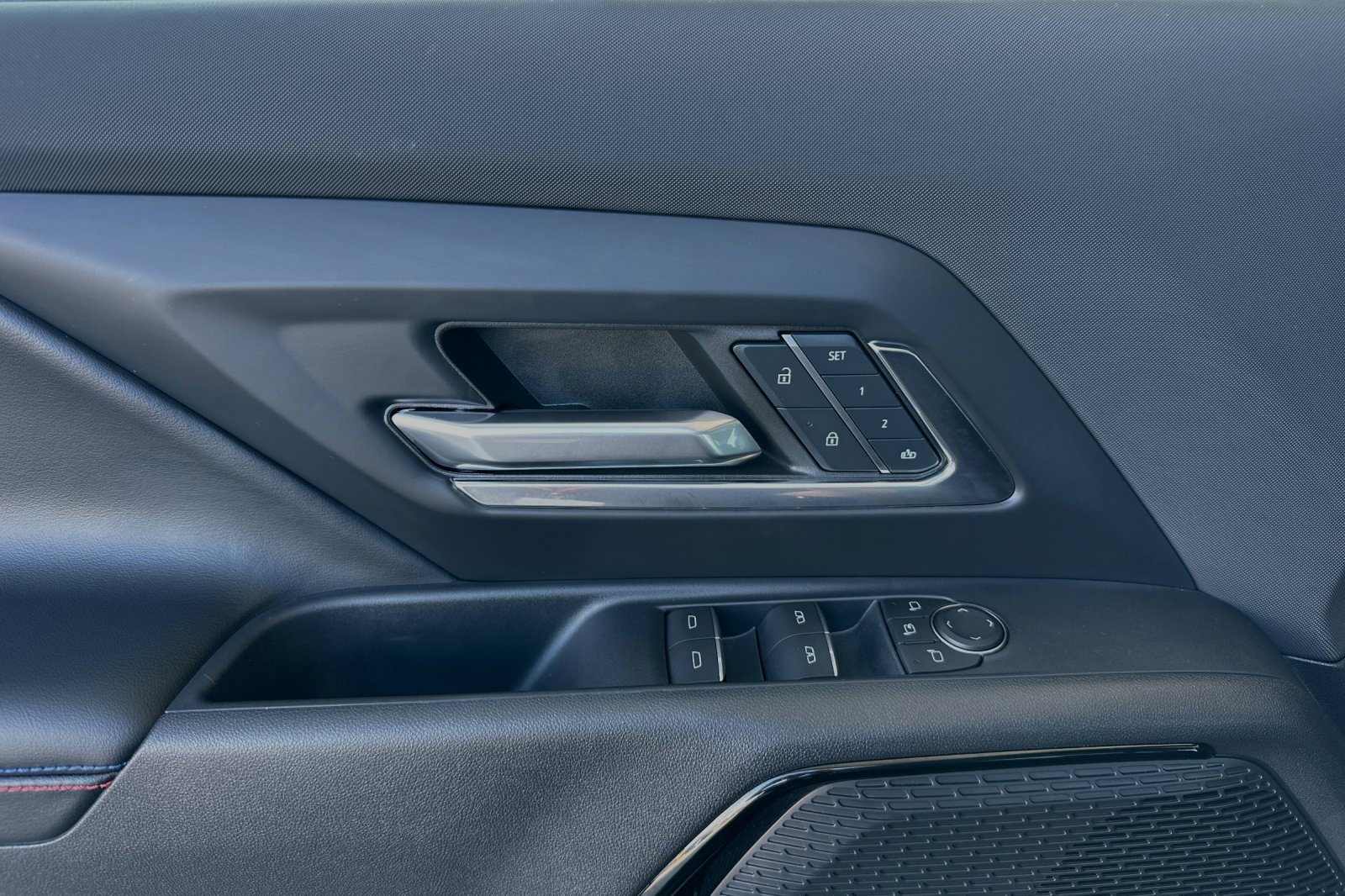 2024 Chevrolet Silverado EV RST photo 8