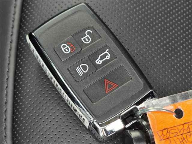 2025 Land Rover Range Rover SE photo 21