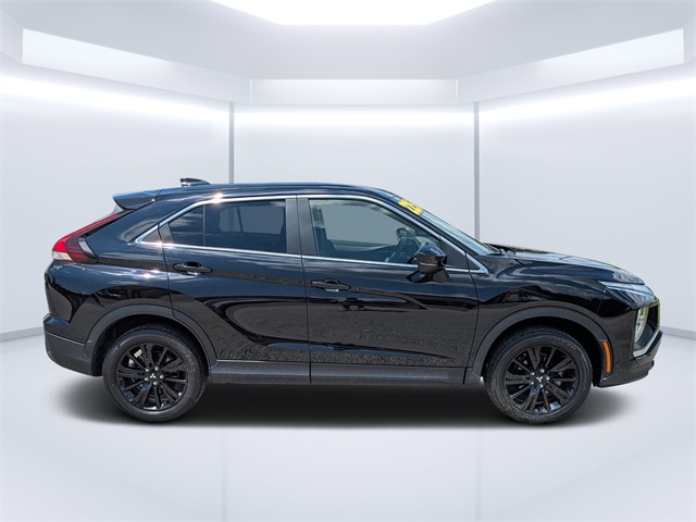 2023 Mitsubishi Eclipse Cross LE photo 2