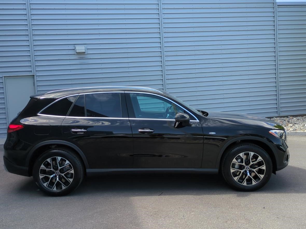 2025 Mercedes Benz GLC 350e 4MATIC photo 2