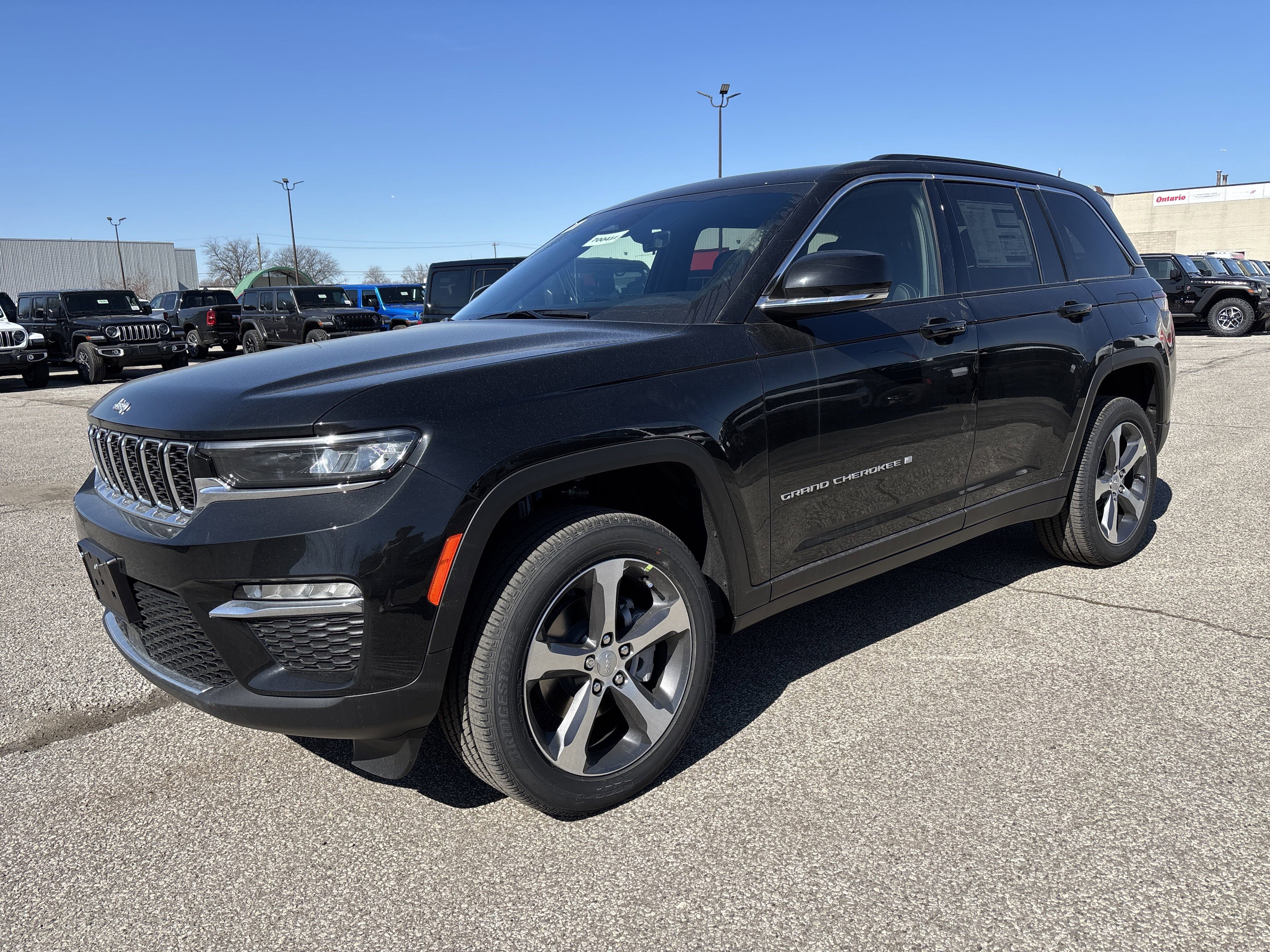 New 2025 Diamond Black Crystal Pearl Jeep Limited image 1