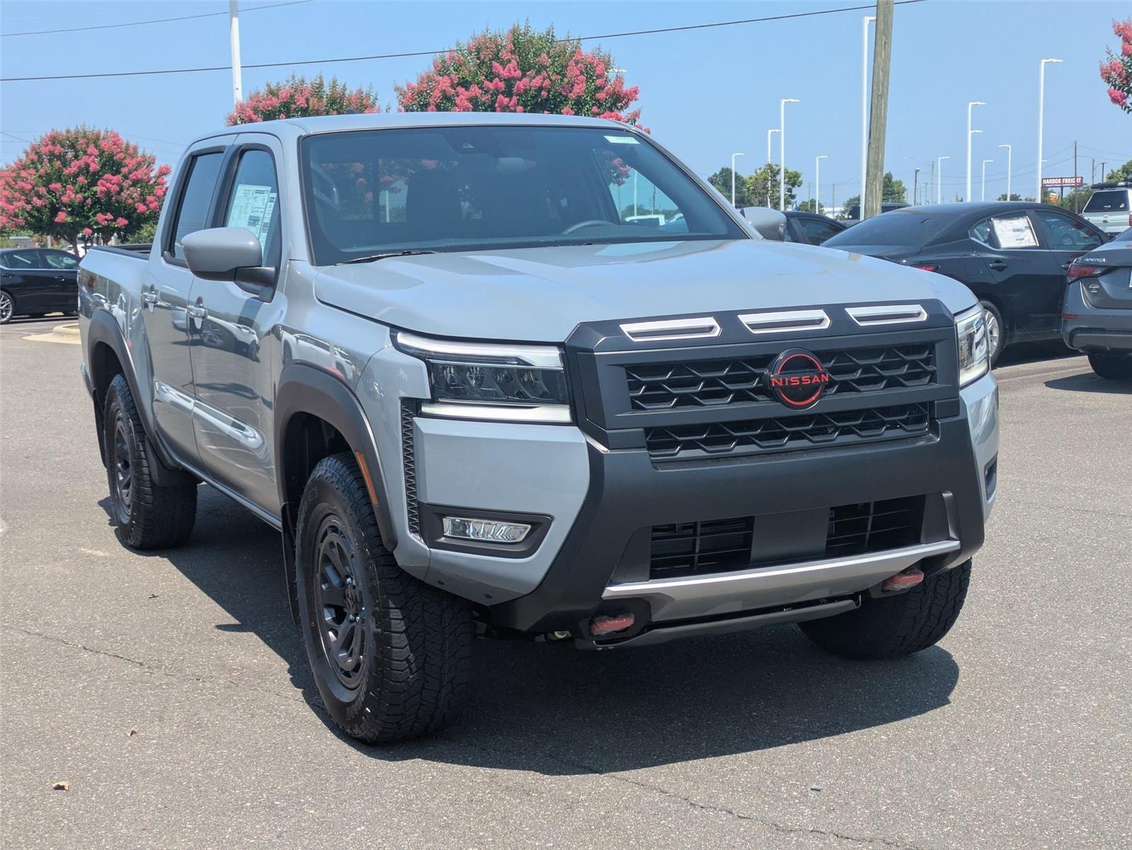 2025 Nissan Frontier PRO-4X photo 3