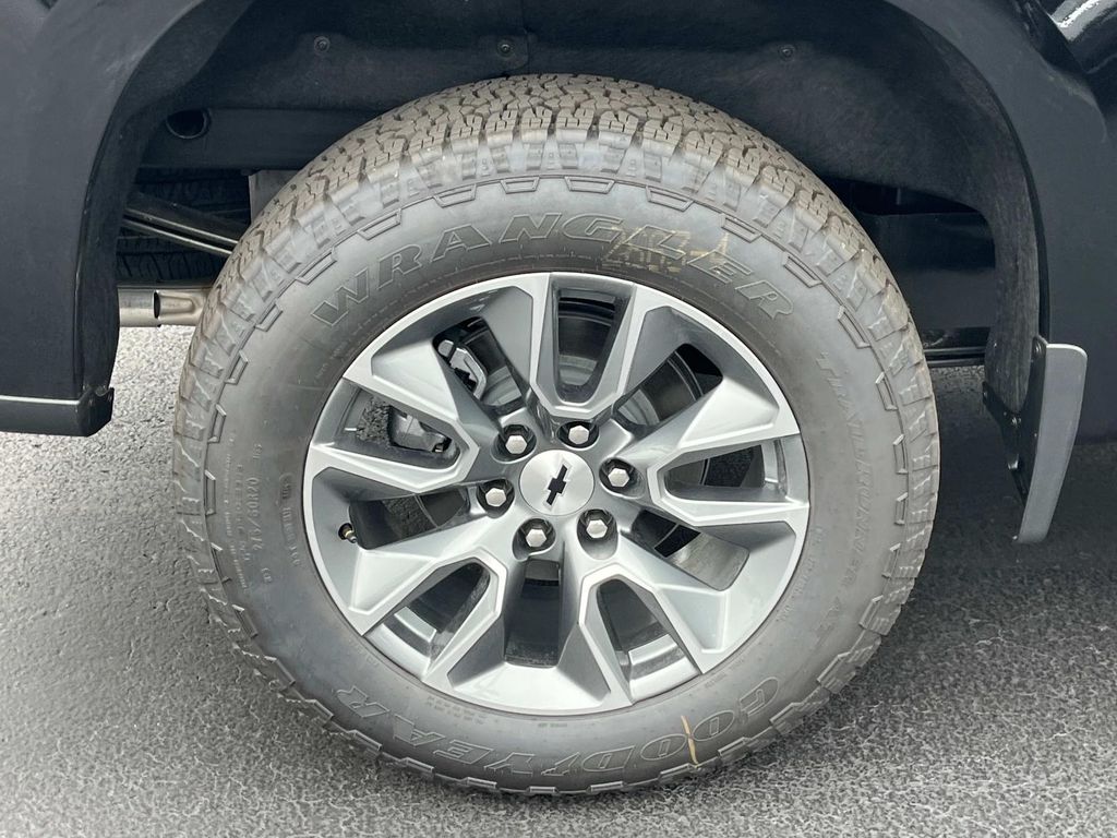 2025 Chevrolet Silverado 1500 RST photo 8
