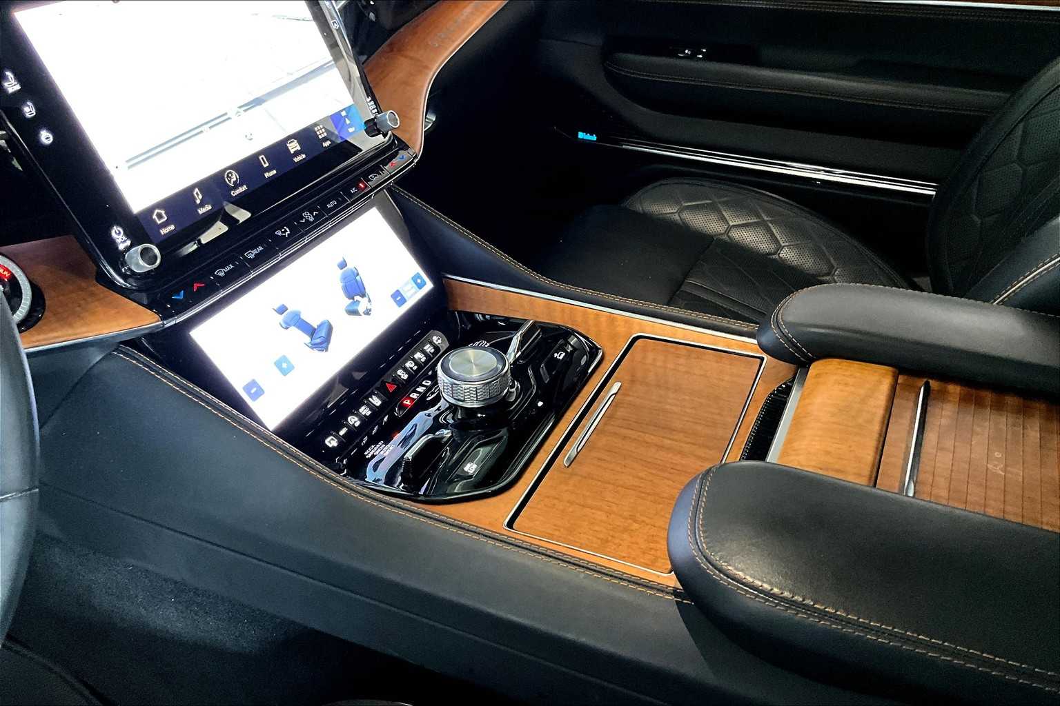 2024 Jeep Grand Wagoneer L III photo 15