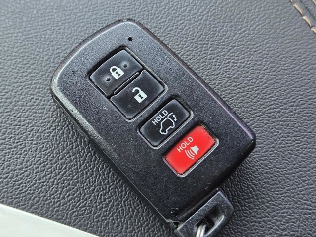 2017 Toyota Highlander Limited photo 32