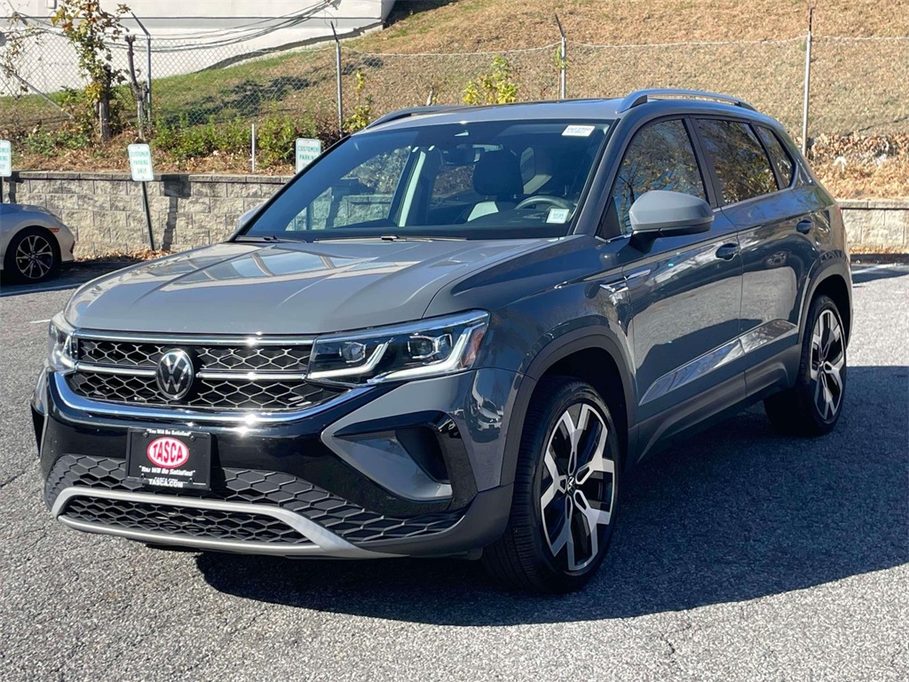 2023 Volkswagen Taos SEL photo 3