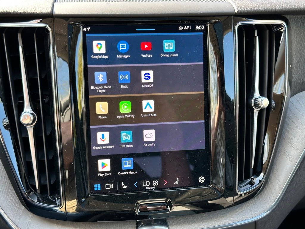 2025 Volvo XC60 B5 Plus photo 17