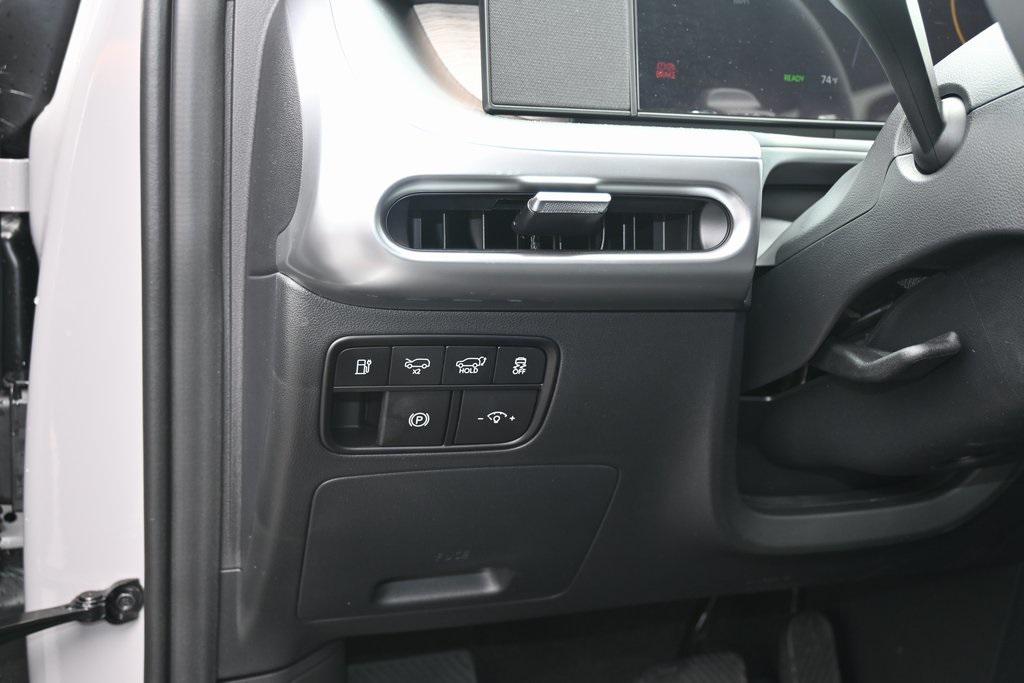 2026 Hyundai Ioniq SEL photo 24