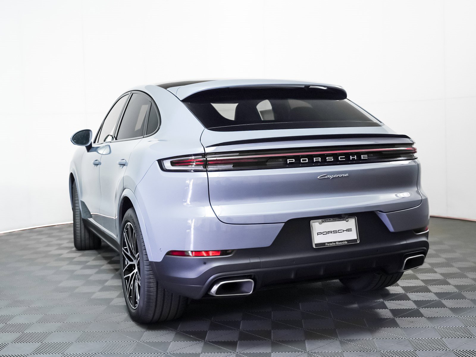 2025 Porsche Cayenne Coupe photo 3