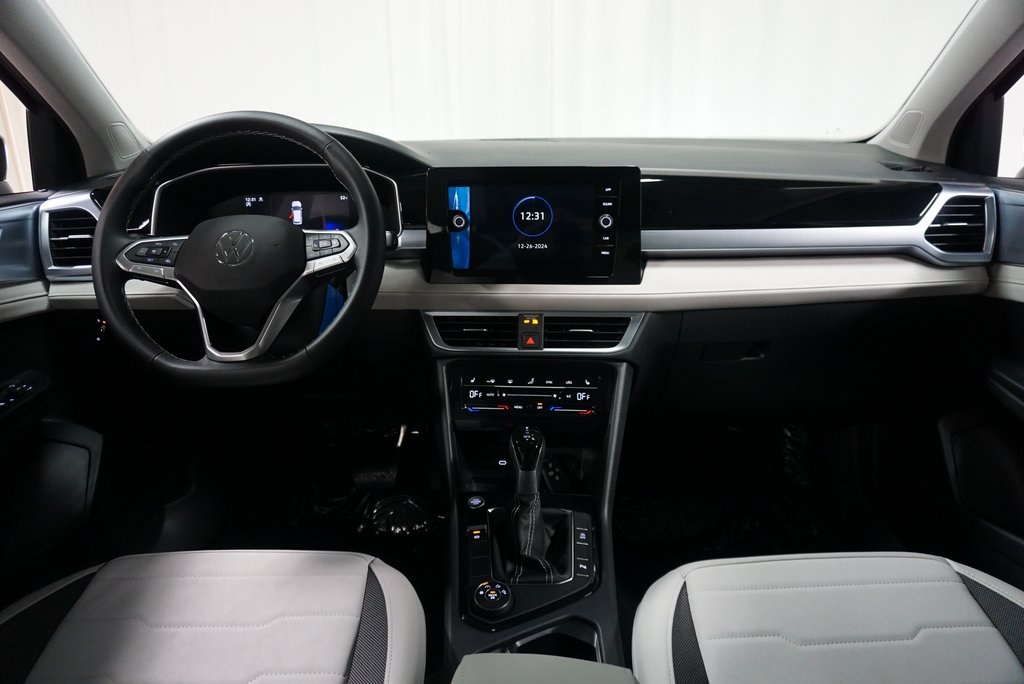 2025 Volkswagen Taos SE photo 17