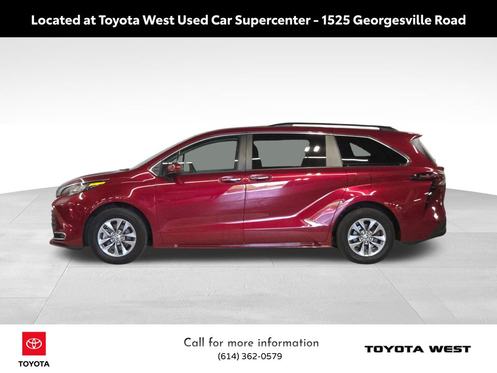 2023 Toyota Sienna XLE photo 8