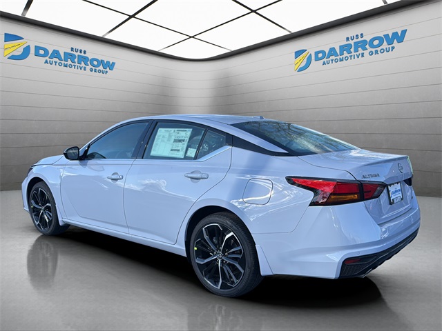 2025 Nissan Altima 2.5 SR photo 2