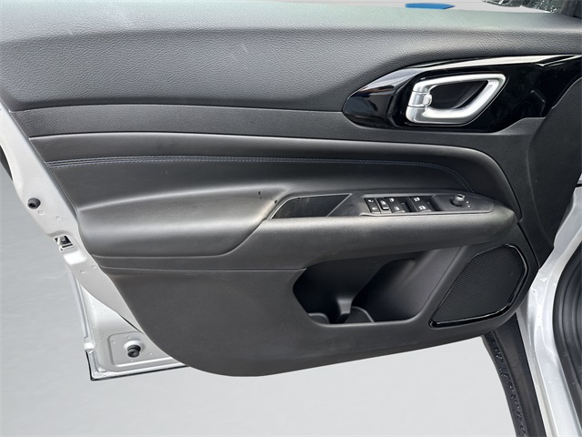 2025 Jeep Compass Latitude photo 8