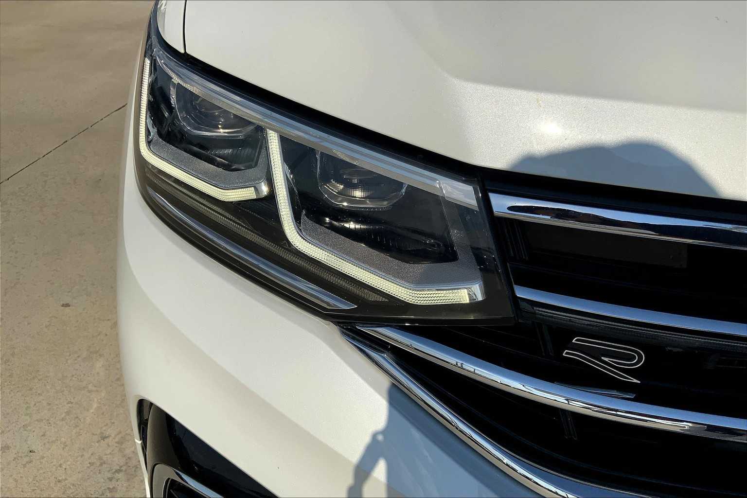 2024 Volkswagen Tiguan SEL R-Line Black photo 25