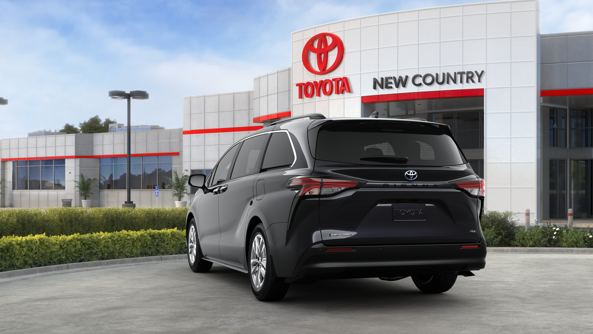2025 Toyota Sienna XLE photo 7