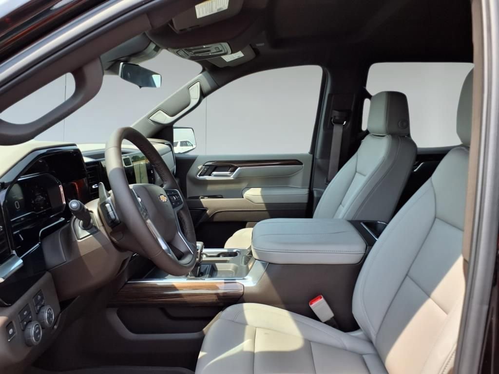 2025 Chevrolet Silverado 1500 LT photo 15