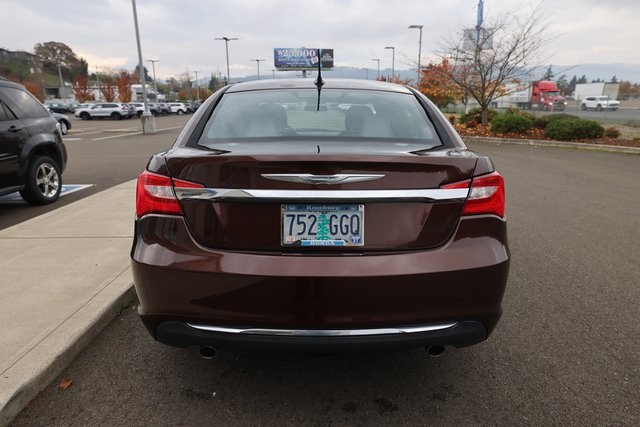 2012 Chrysler 200 Touring photo 4