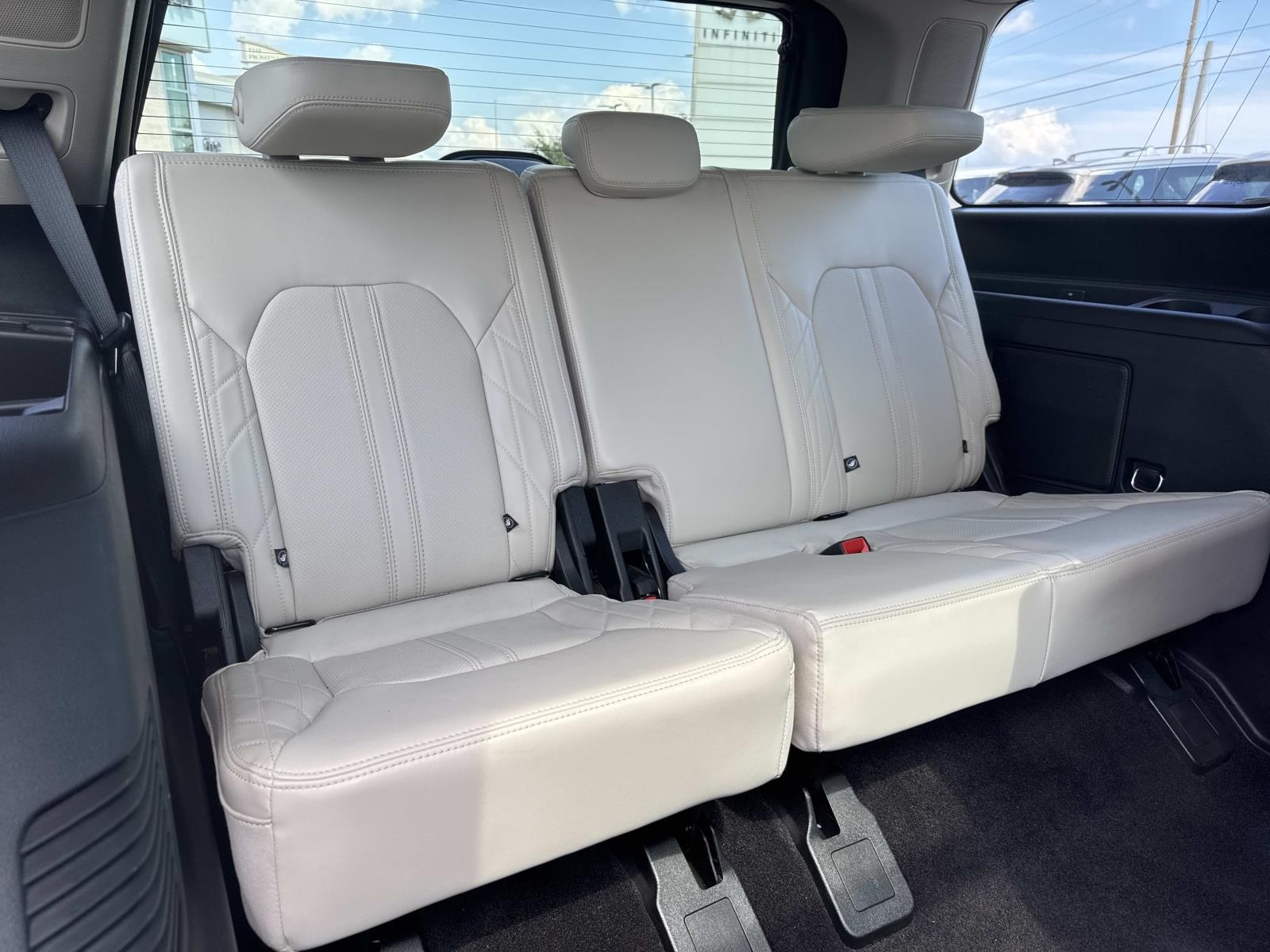 2020 Ford Expedition Platinum photo 9