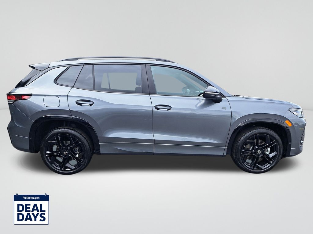 2025 Volkswagen Tiguan SE R-Line Black photo 4