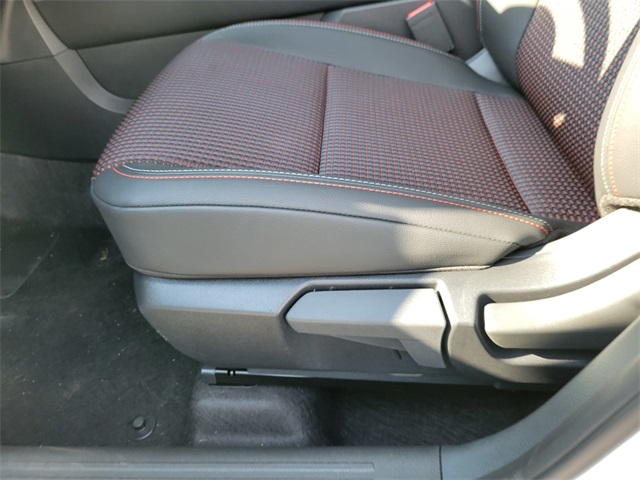2025 Nissan Kicks SR photo 12