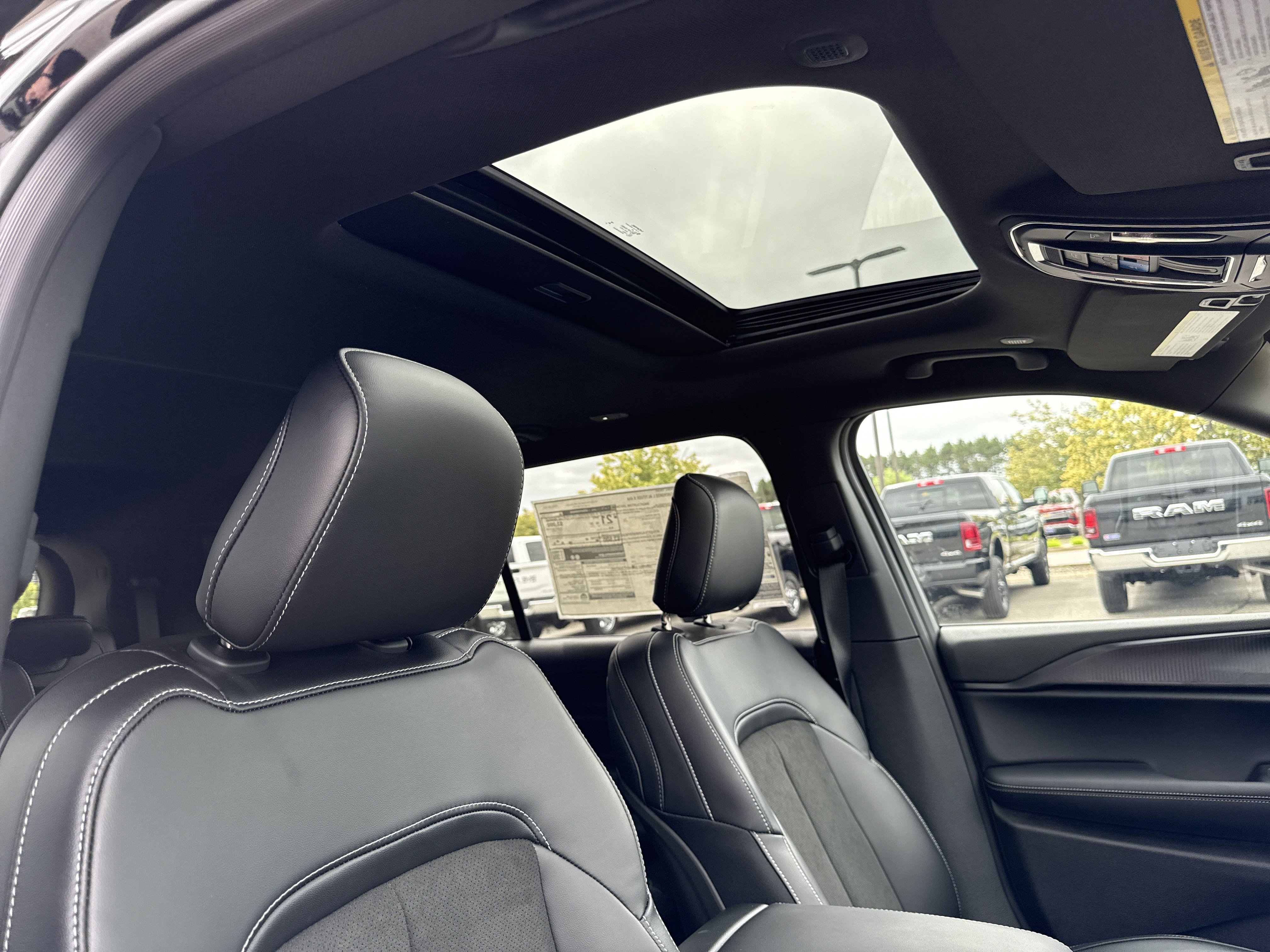 2025 Jeep Grand Cherokee Altitude X photo 2