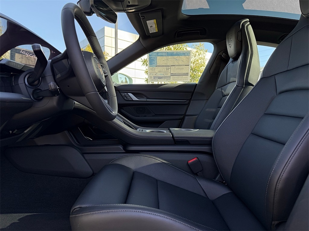 2025 Porsche Taycan photo 15