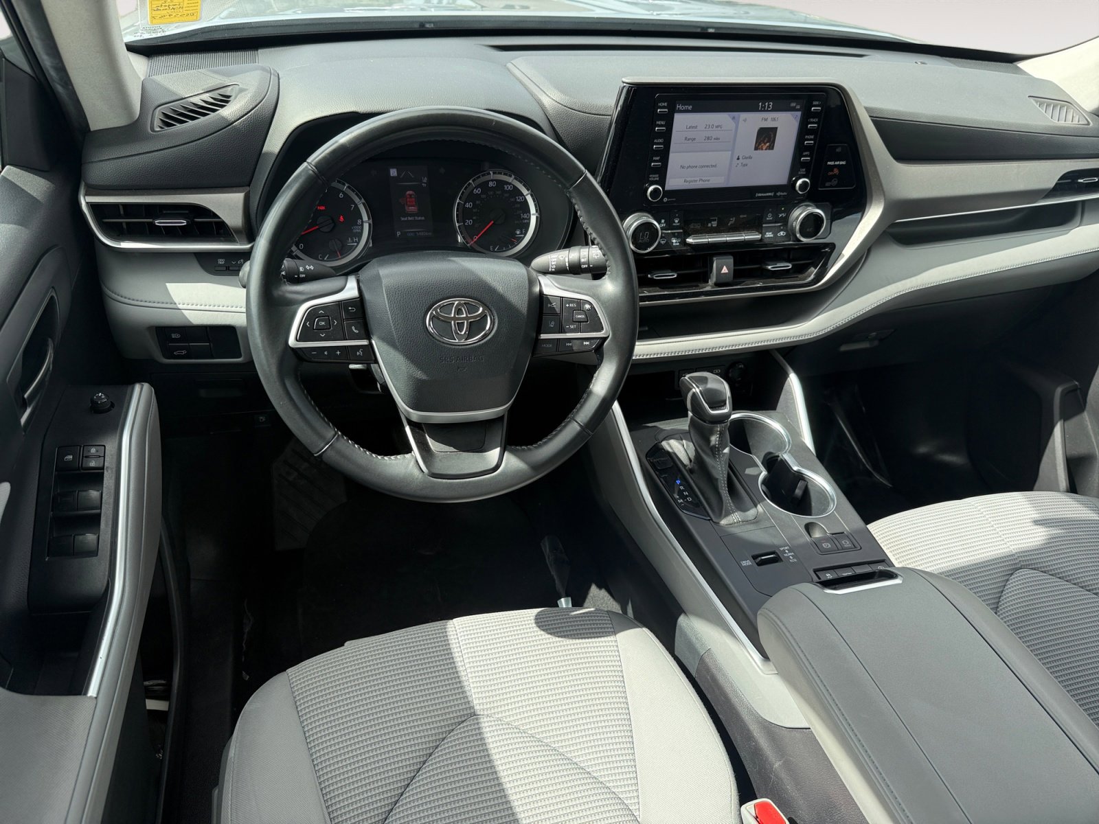2022 Toyota Highlander LE photo 14