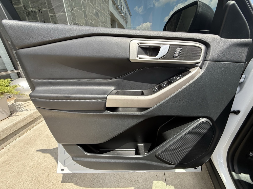 2023 Ford Explorer XLT photo 4