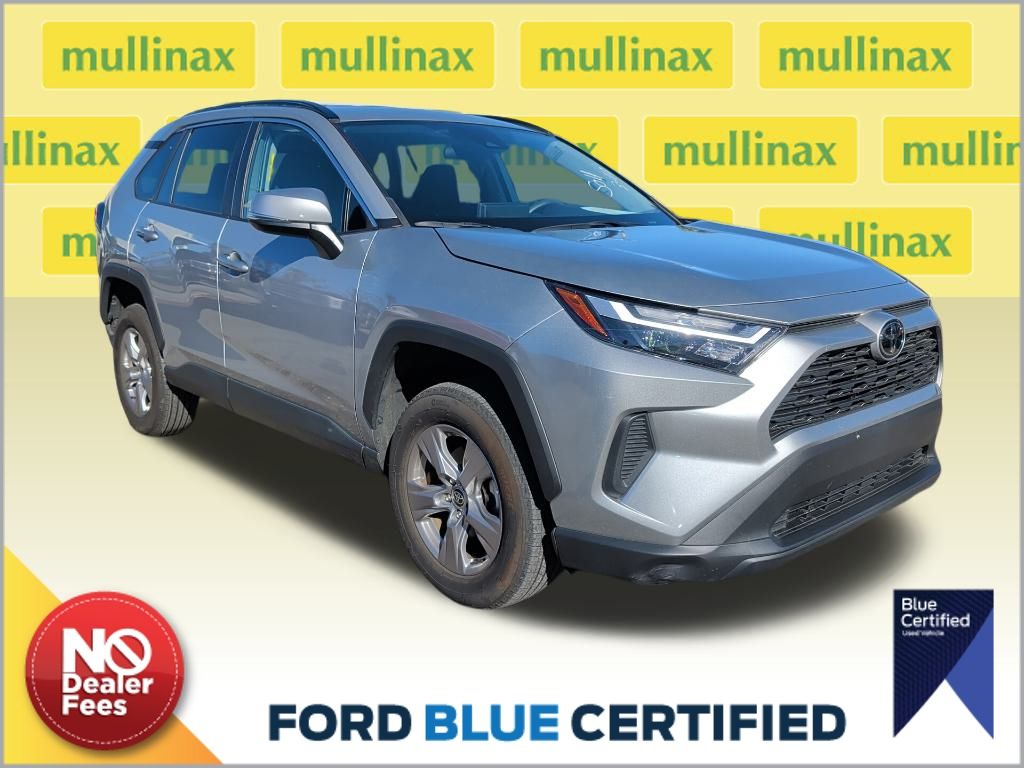 2023 Toyota RAV4 XLE's photo