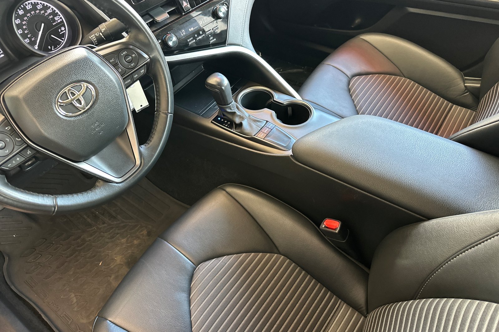 2023 Toyota Camry SE photo 9