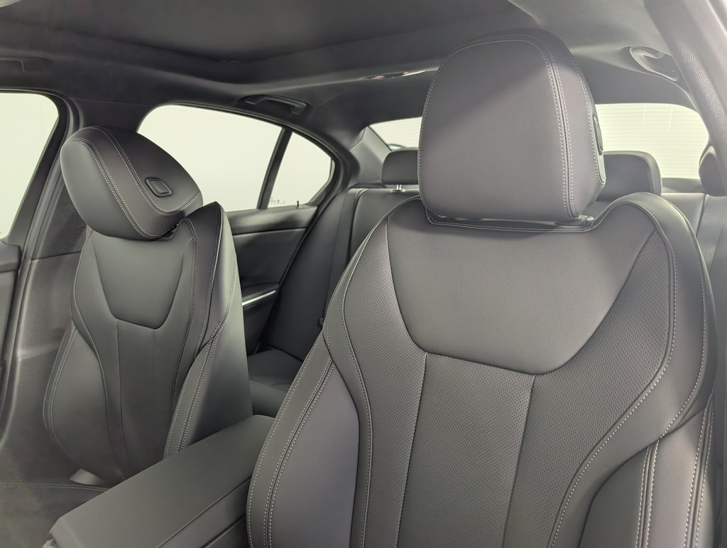 2025 Bmw 330i xDrive Sedan photo 9