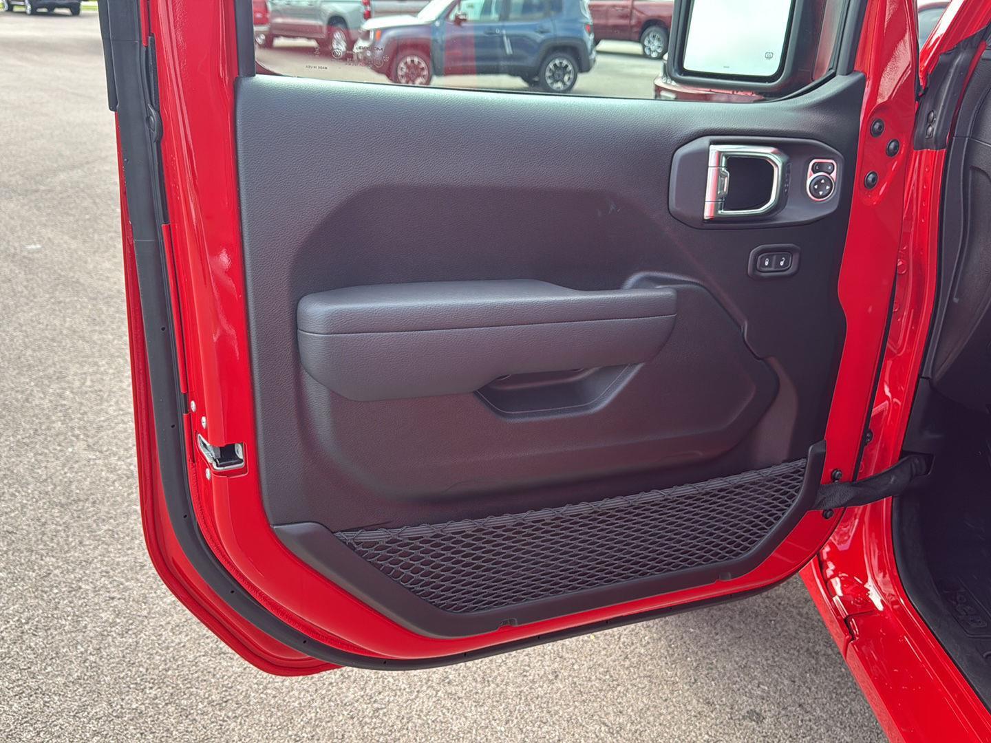 2025 Jeep Gladiator Sport photo 18