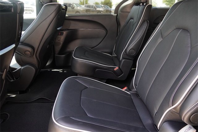2025 Chrysler Pacifica Limited photo 11