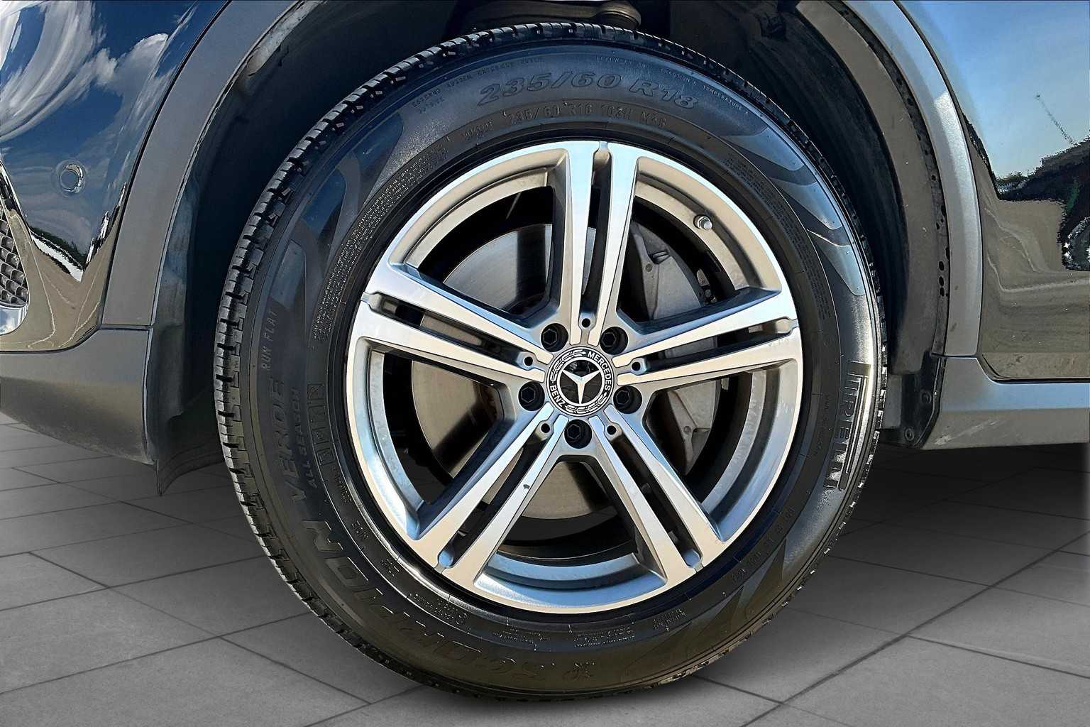 2022 Mercedes Benz GLC 300 photo 9