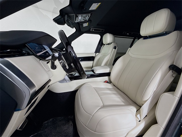 2025 Land Rover Range Rover SE photo 6