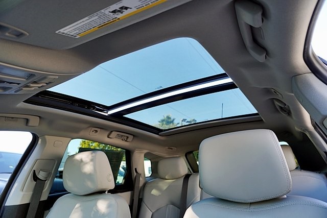 Used 2015 White Cadillac Premium image 15