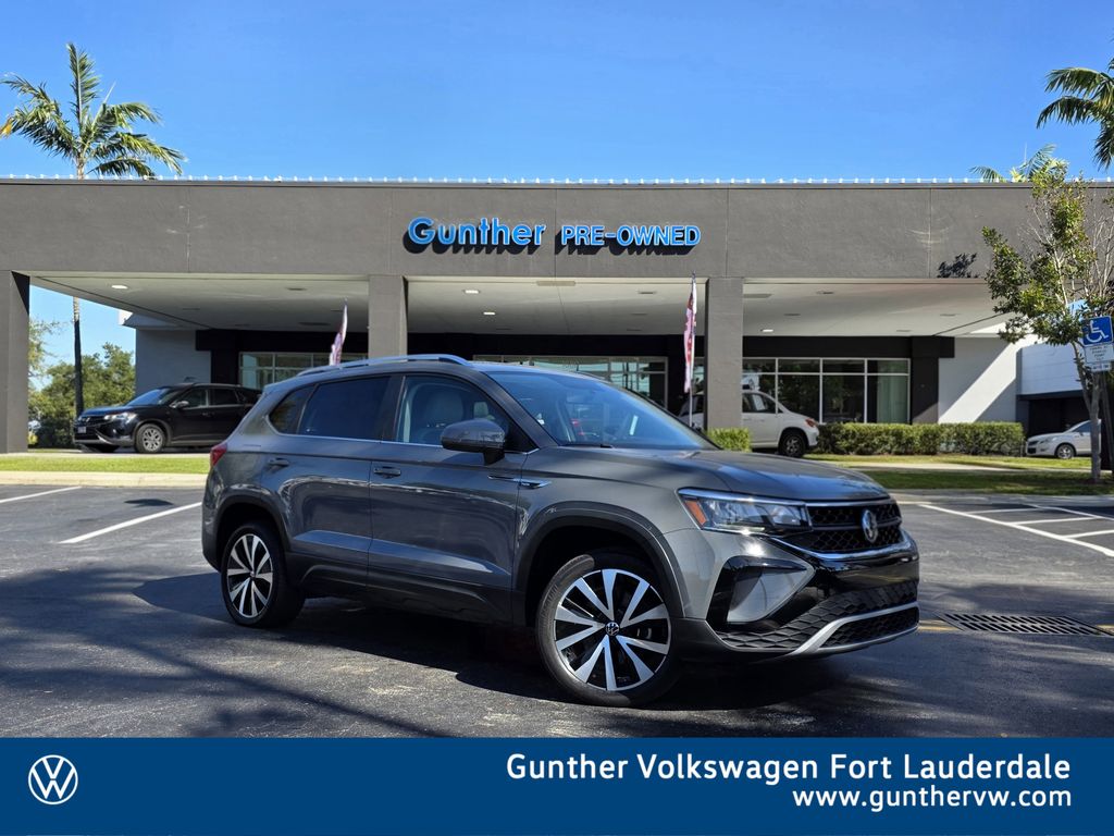 2022 Volkswagen Taos SE's photo