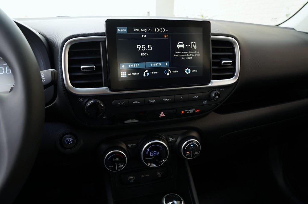 2025 Hyundai Venue SEL photo 11