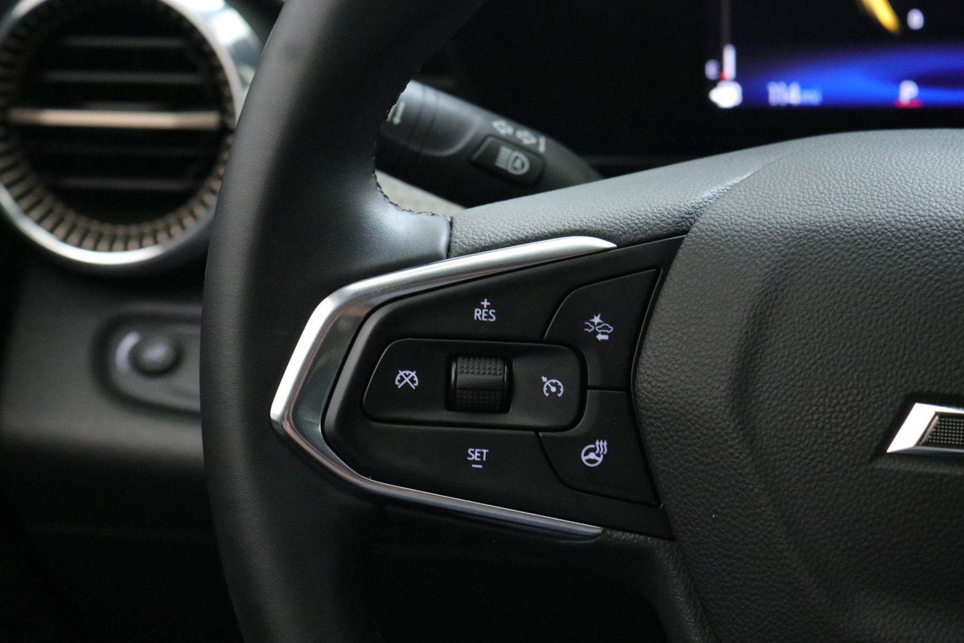 2025 Chevrolet Trax ACTIV photo 12