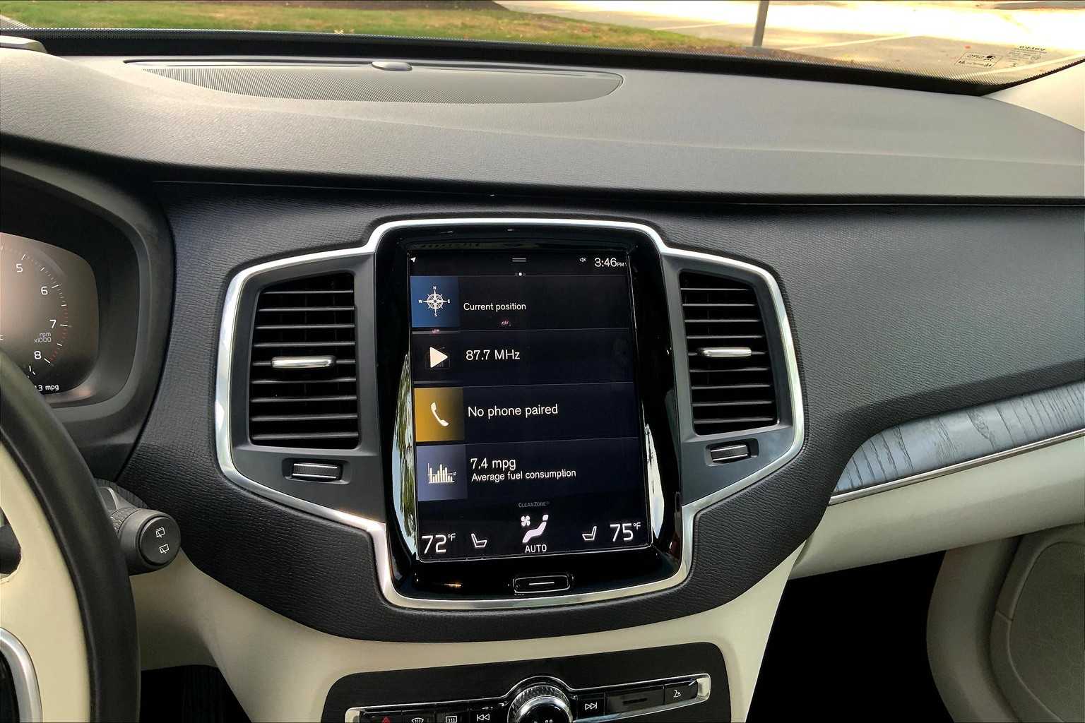 2020 Volvo XC90 Momentum photo 26