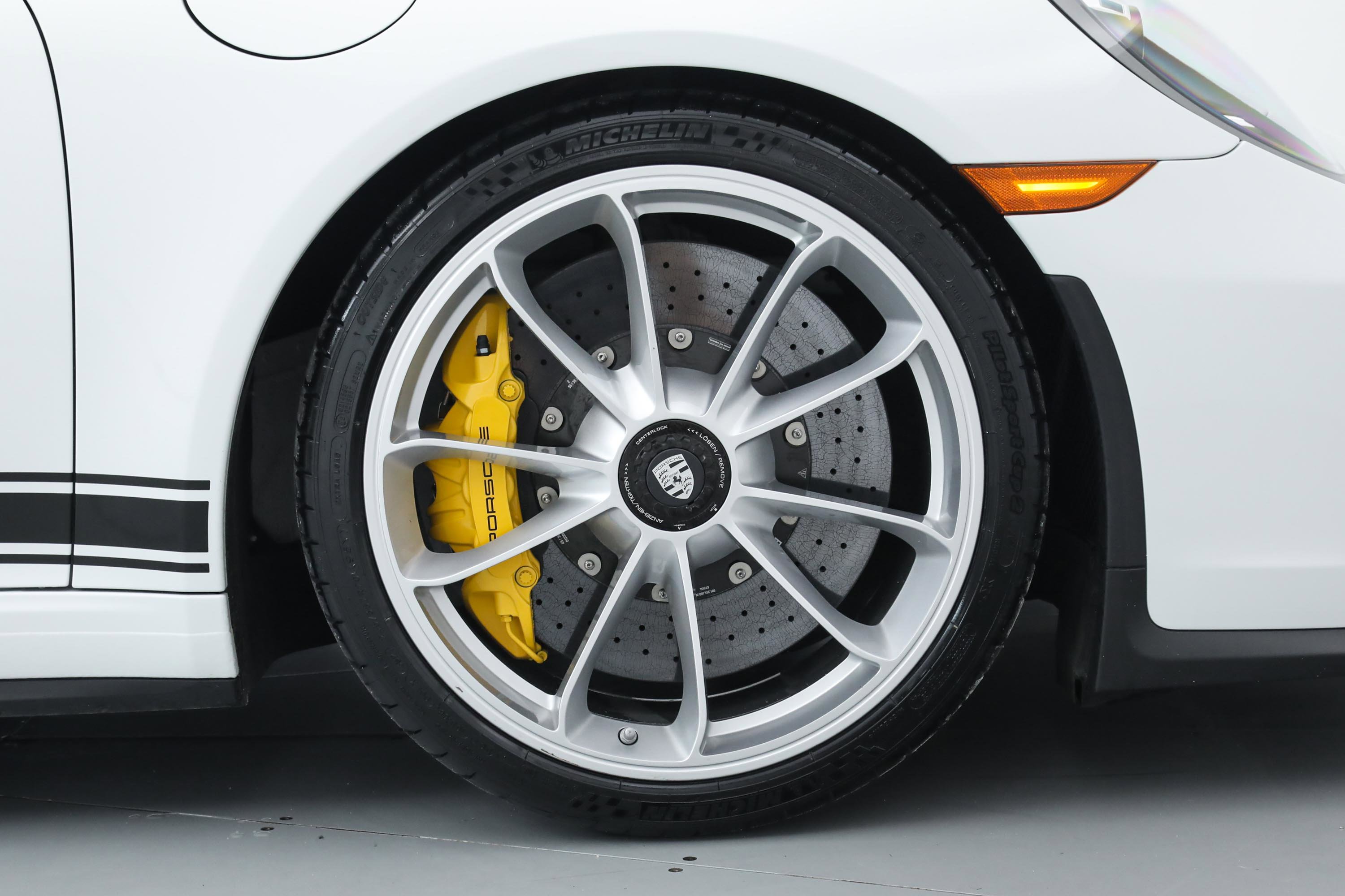 2018 Porsche 911 GT3 Touring photo 31