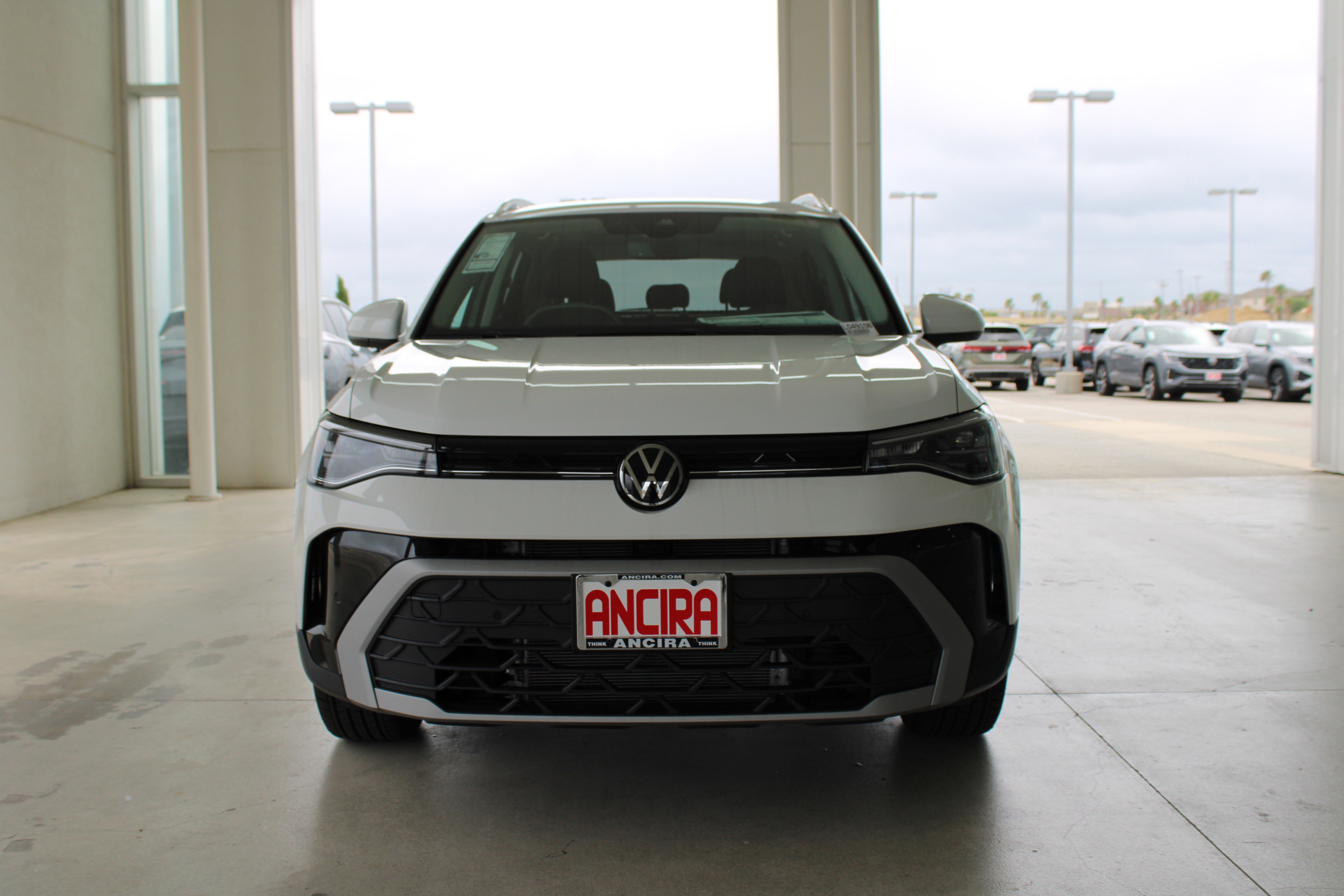 2025 Volkswagen Taos SE photo 2