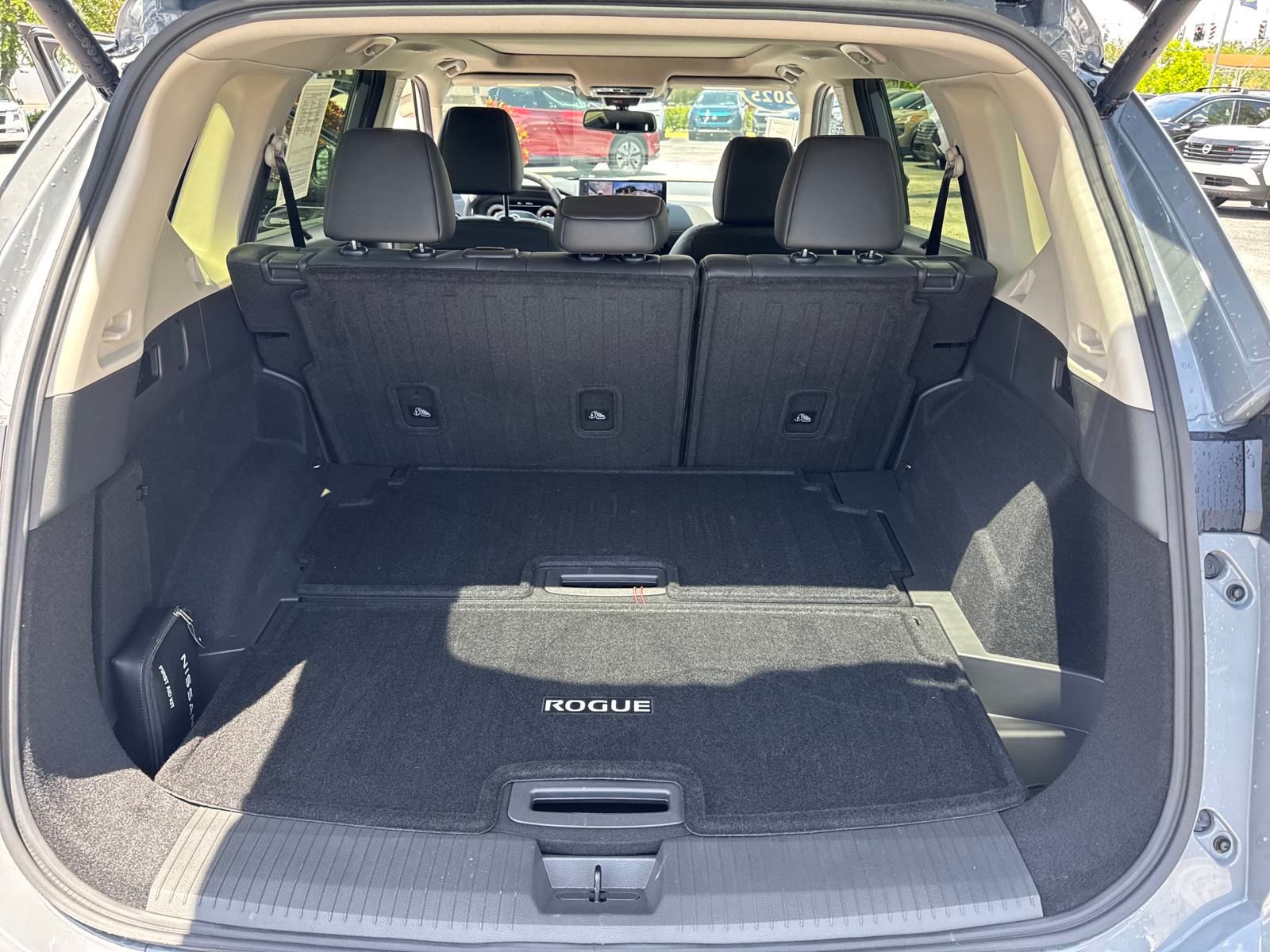2025 Nissan Rogue Platinum photo 26