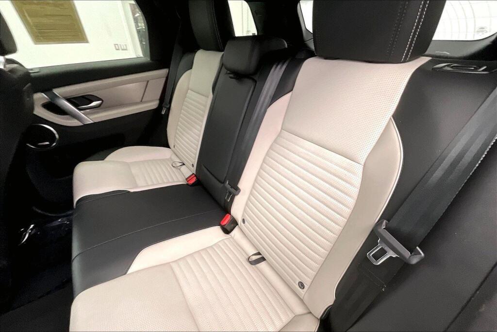 2025 Land Rover Discovery Sport Dynamic SE photo 4