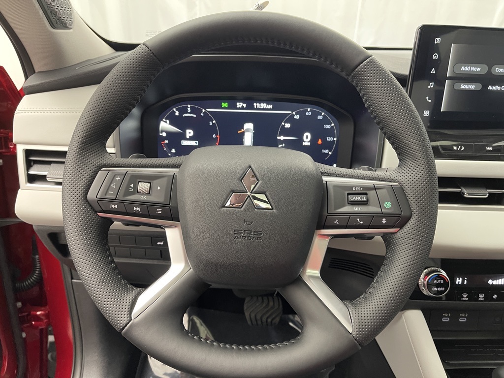 2025 Mitsubishi Outlander SE photo 3