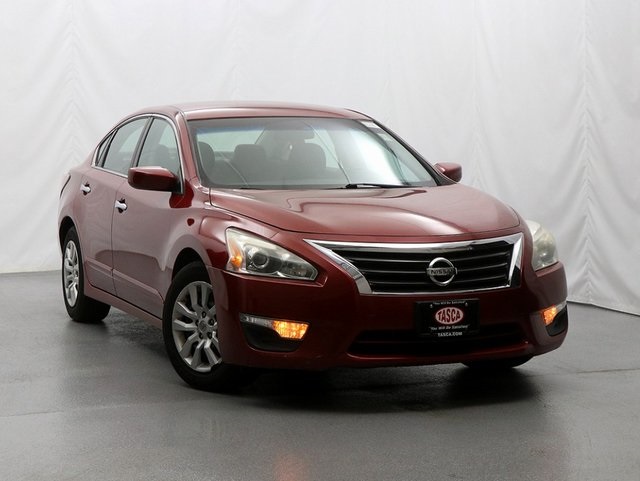 Used 2014 Red Nissan 2.5 S image 1